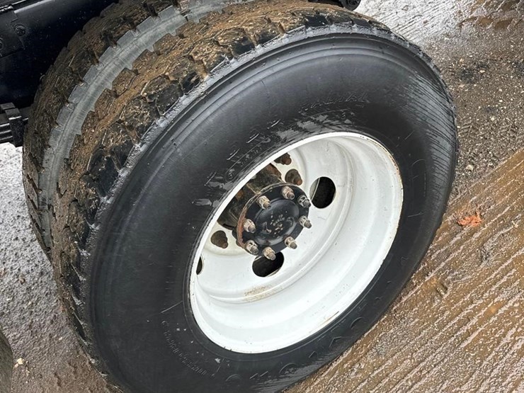 freightliner-business-class-m2-106-image-11