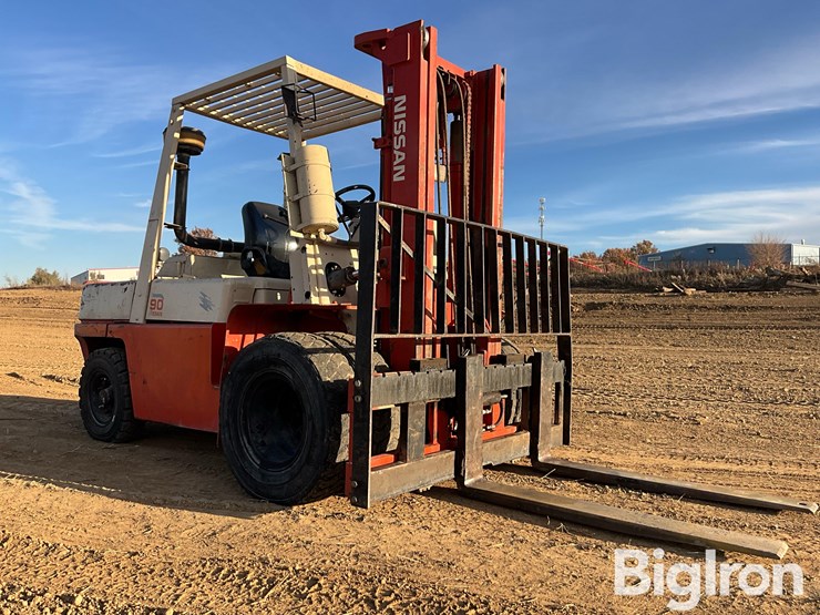 nissan-80-rough-terrain-forklift-image-3
