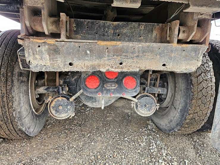 freightliner-columbia-120-image-106