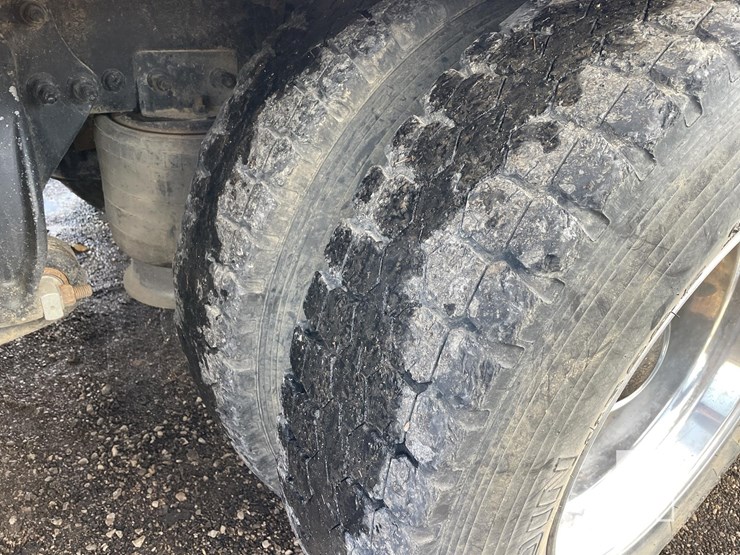 freightliner-columbia-120-image-22