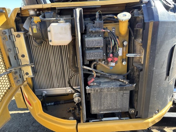 2022-caterpillar-302.7cr-image-40