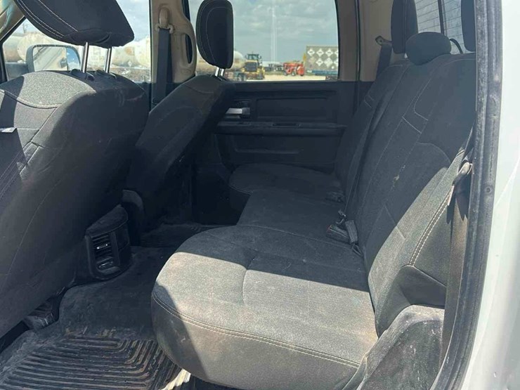 2019-dodge-ram-3500-image-6