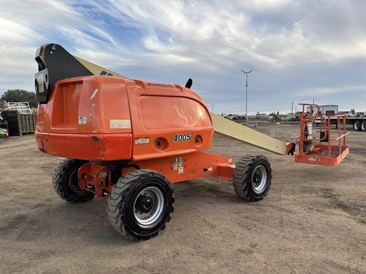 2013-jlg-400s-image-3