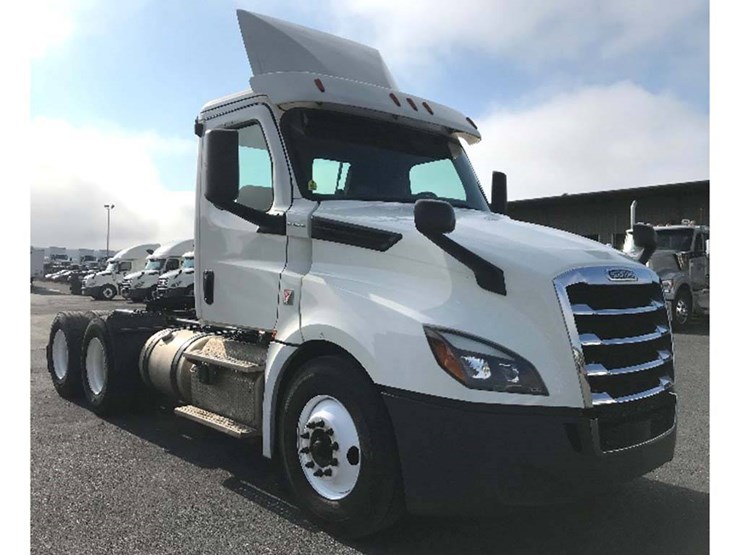 2019-freightliner-cascadia-126-image-1