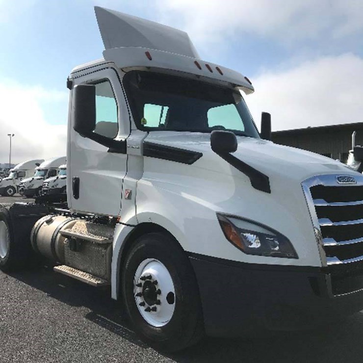 2019 FREIGHTLINER CASCADIA 126