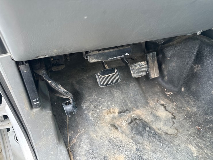 2004-ford-f350-xl-image-18