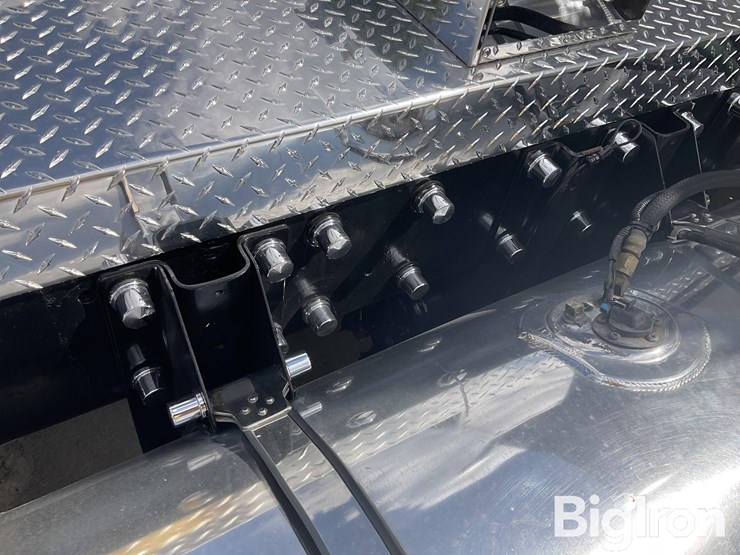 2017-kenworth-w900l-image-20