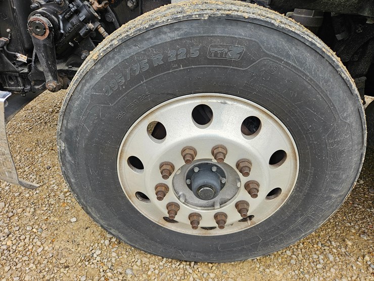 peterbilt-579-image-99