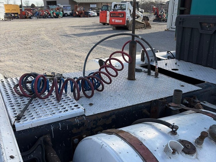 1999-eagle-road-tractor-image-15