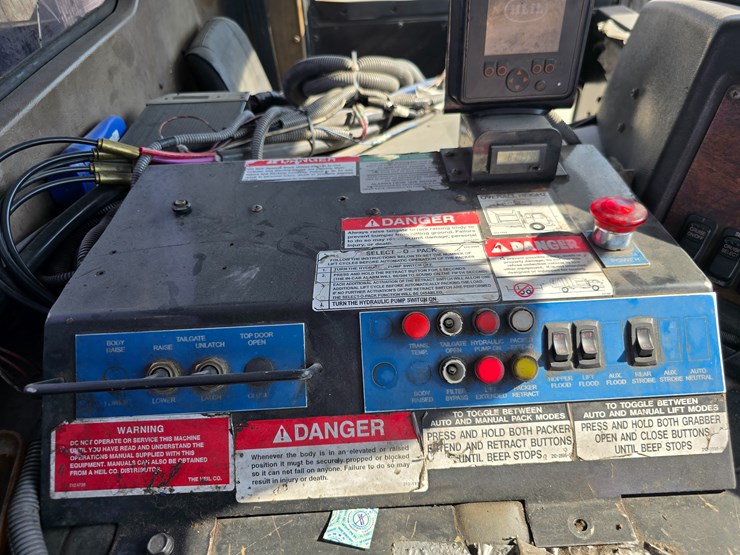 2003-peterbilt-320-image-65