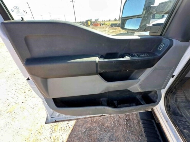 2023-ford-f350-image-37