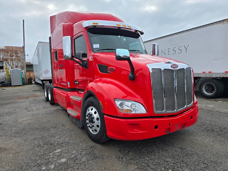 2017-peterbilt-579-image-39