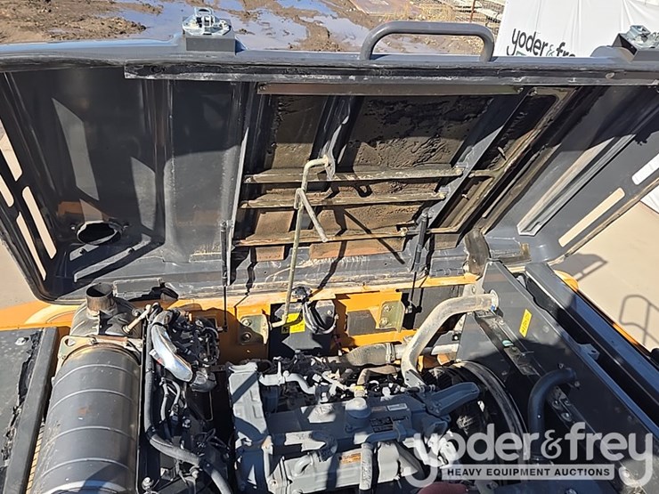 2021-case-cx210-lc-image-140