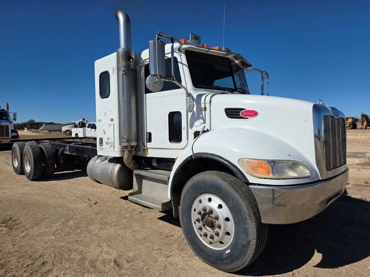 peterbilt-340-image-3