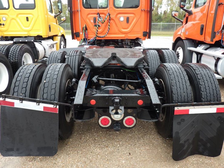 2019-freightliner-cascadia-116-image-9