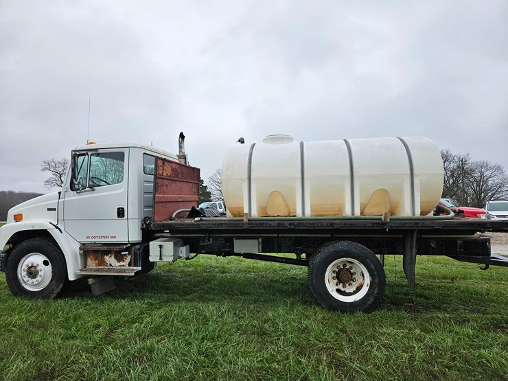 freightliner-fl70-image-7