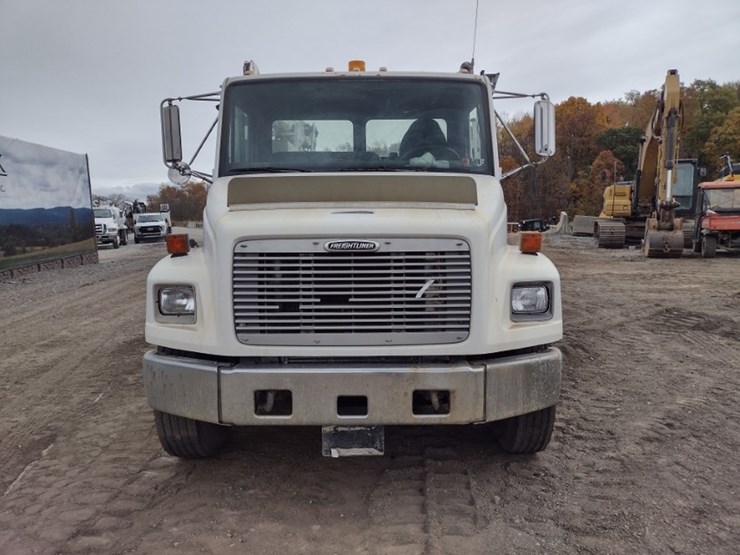 freightliner-fl70-image-2
