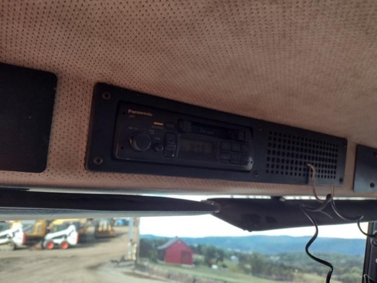 freightliner-fl70-image-14