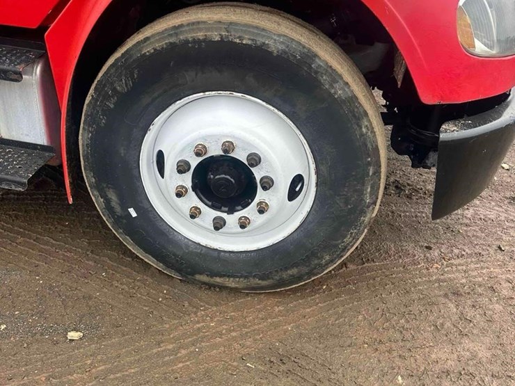 2016-freightliner-business-class-m2-106-image-6