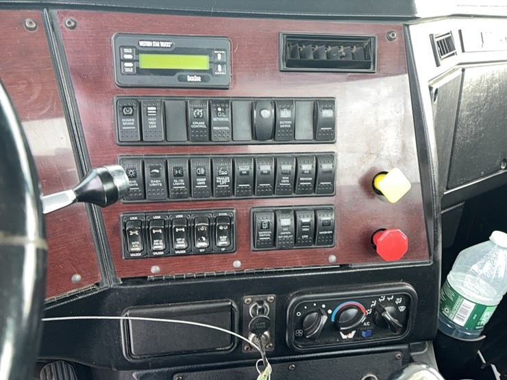 2017-western-star-4700sf-image-22