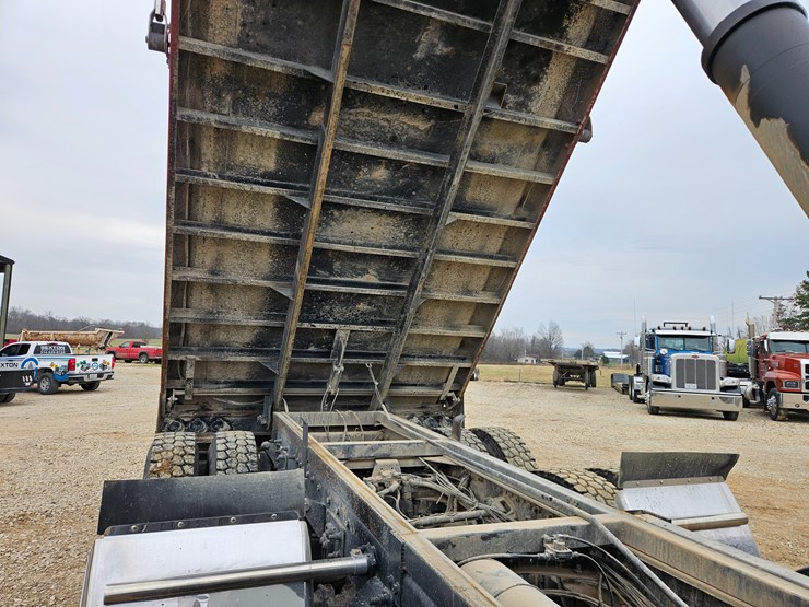 freightliner-122sd-image-41