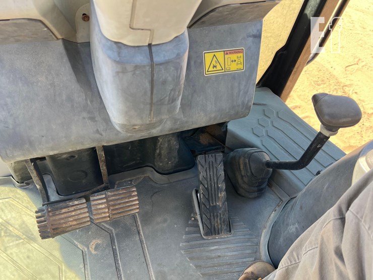 2016-caterpillar-415f2-image-37