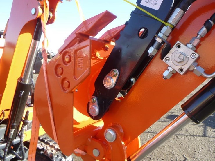 blt-319-hydraulic-excavator-image-8