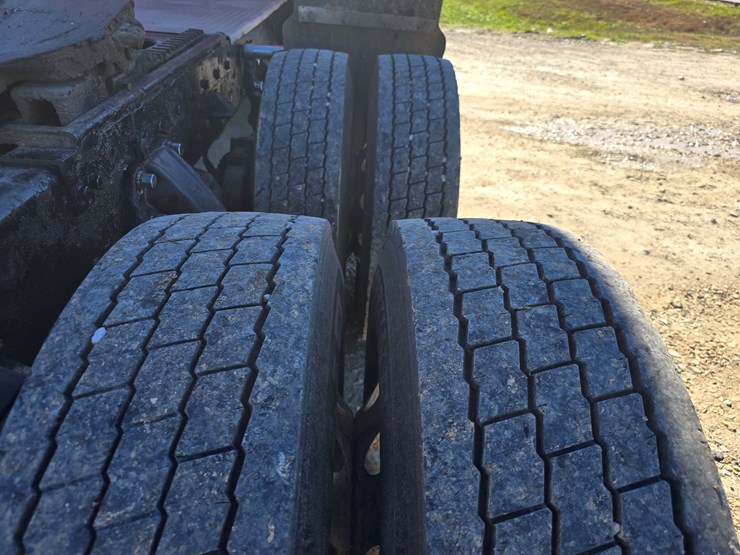 2005-peterbilt-379-image-111