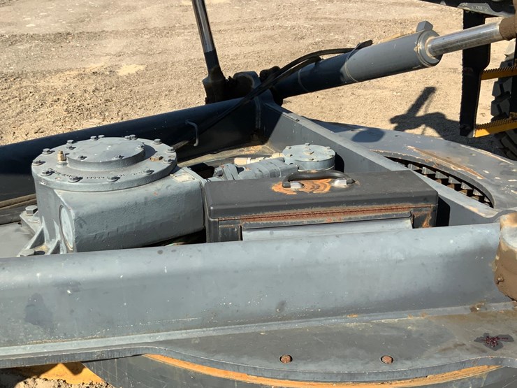 2015-deere-672g-image-15