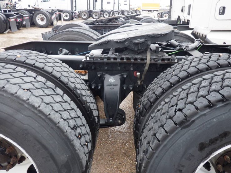 freightliner-cascadia-126-image-10