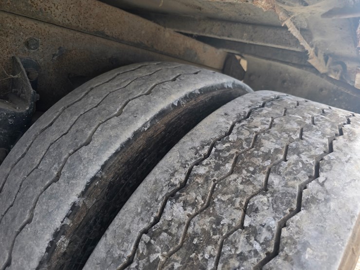 2003-peterbilt-320-image-89