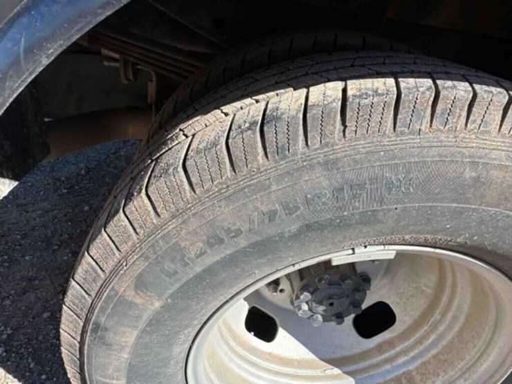 2024-ford-f350-image-27