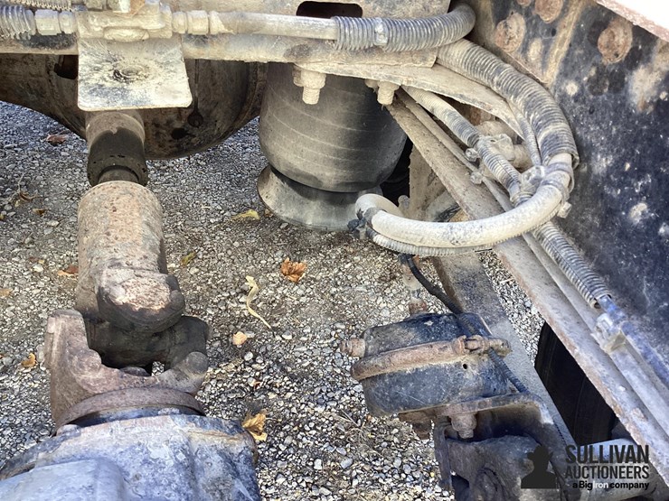 2005-freightliner-columbia-120-image-17