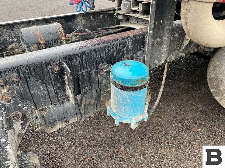 1993-freightliner-fld120-image-37