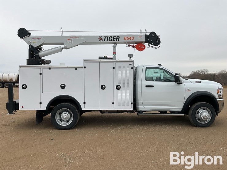 2024-ram-5500-heavy-duty-4x4-service-truck-w/tiger-crane-image-4