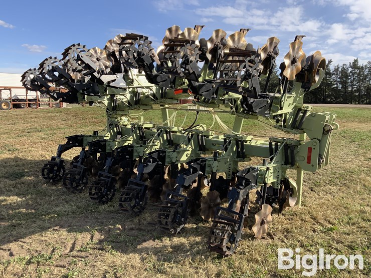 2013-orthman-12r30”-1tripr-strip-till-machine-image-5