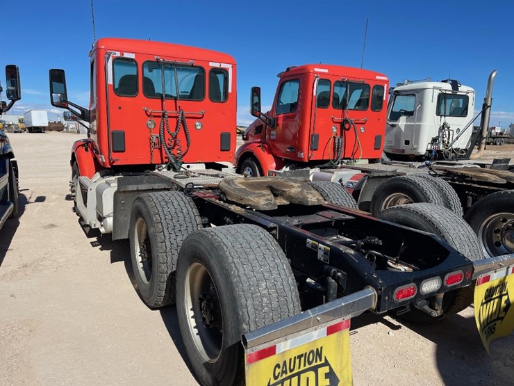 2019-peterbuilt-579-daycab-image-4