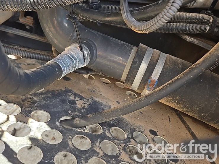 2021-case-cx210-lc-image-128