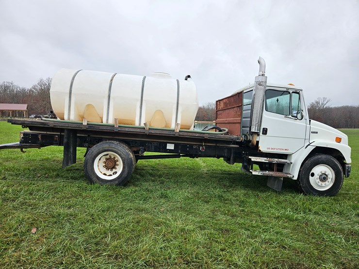 freightliner-fl70-image-19