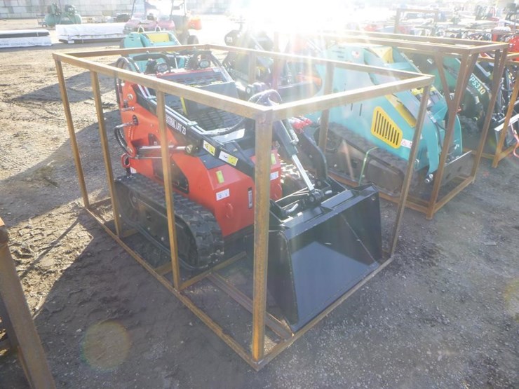 2025-agt-lrt23-skid-steer-track-loader-image-2