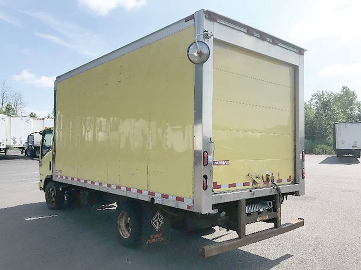 2015-isuzu-npr-image-2