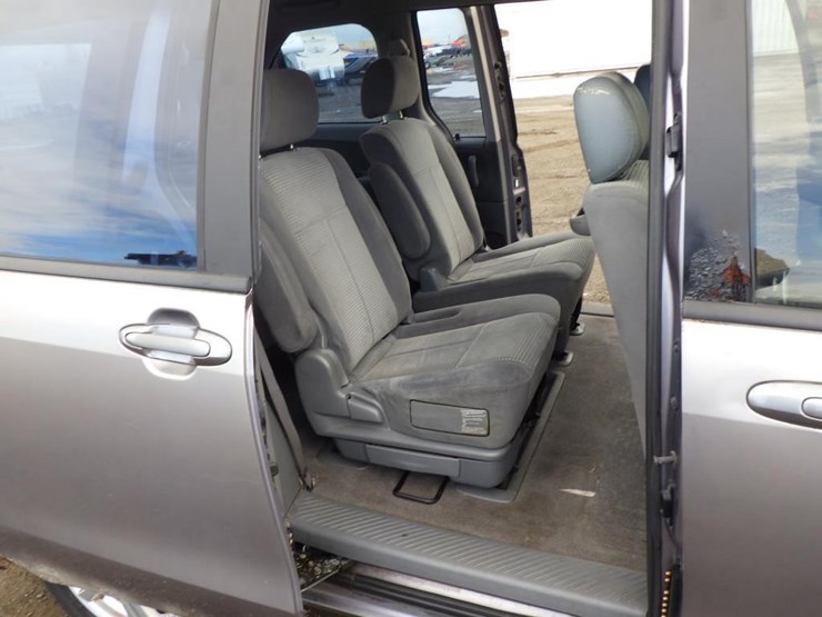 2005-mazda-mpv-image-8