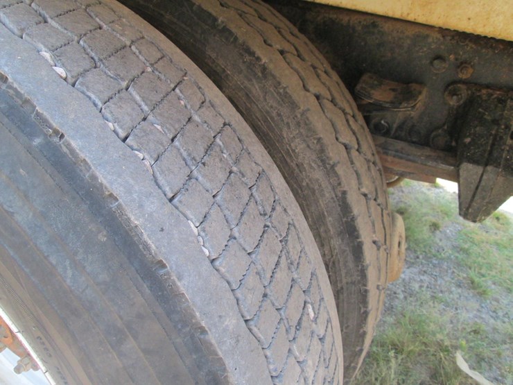 2016-freightliner-108sd-image-8