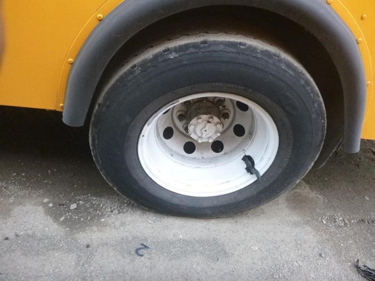 2004-ford-e450-image-18