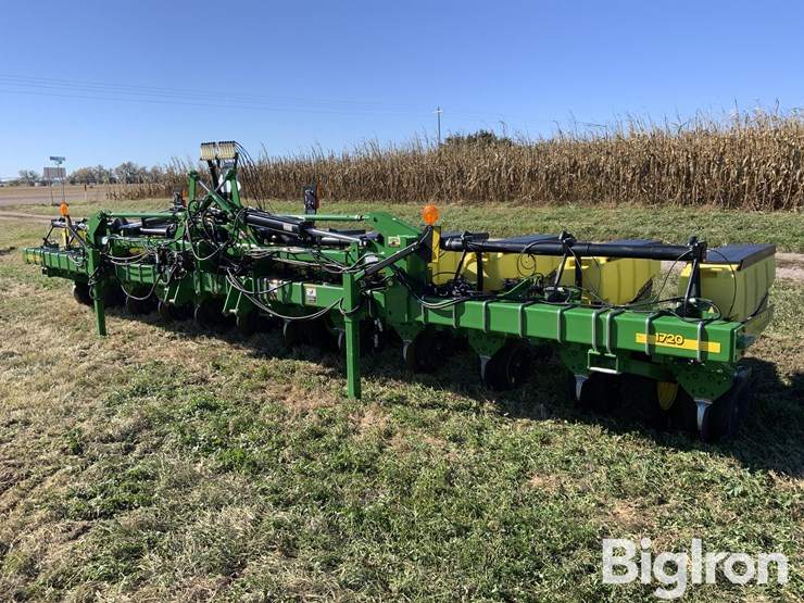 john-deere-1720-image-1