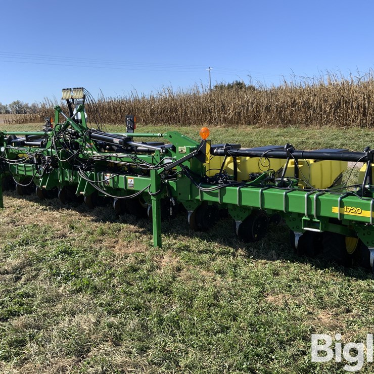 JOHN DEERE 1720
