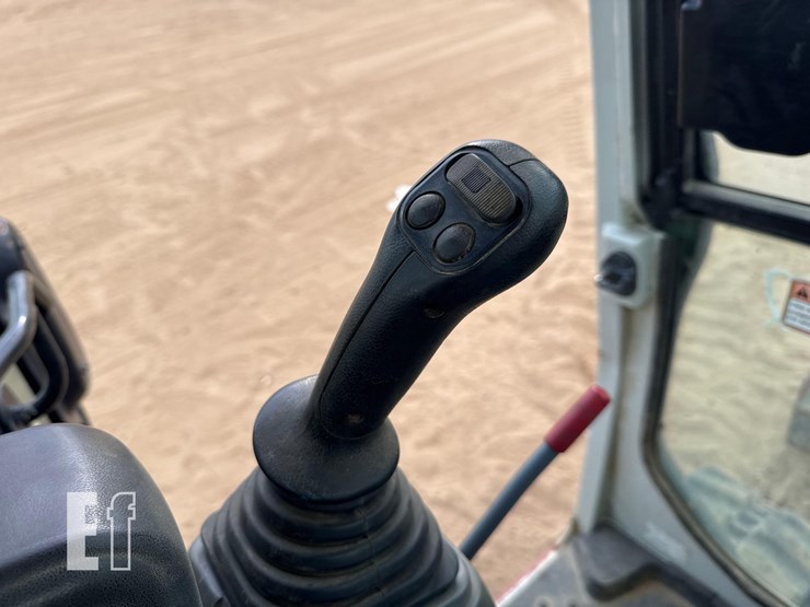 takeuchi-tb235-2-image-34