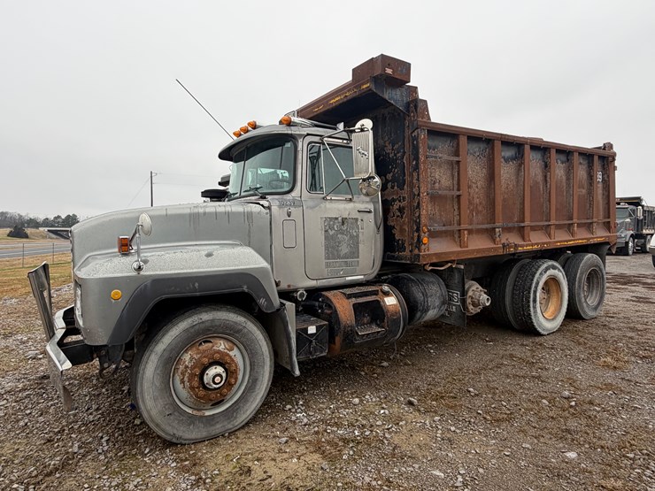mack-rd688s-image-1