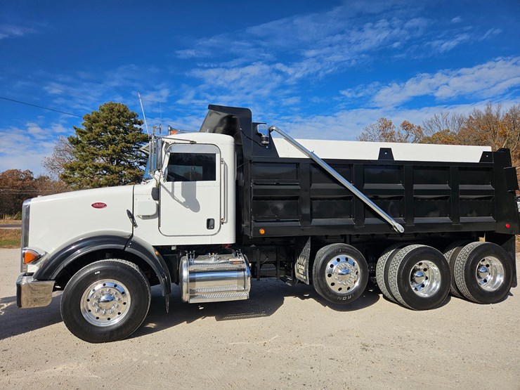 2009-peterbilt-365-image-7