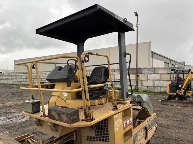 caterpillar-cb-434c-image-21